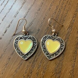 NWOT CONTEMPORARY HEART EARRINGS